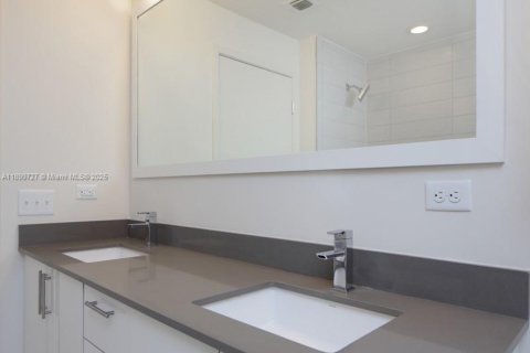 Снять в аренду кондоминиум в Майами, Флорида 2 спальни, 128.58м2, № 1950784 - фото 12