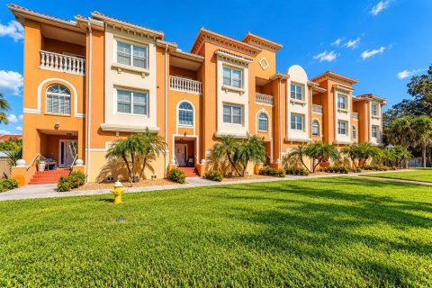 Adosado en Indian Shores, Florida 3 dormitorios, 266.91 m2 № 2430886