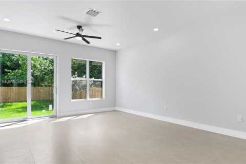 Immobilier commercial à vendre à Fort Lauderdale, Floride: 294.13 m2 № 2001200 - photo 26