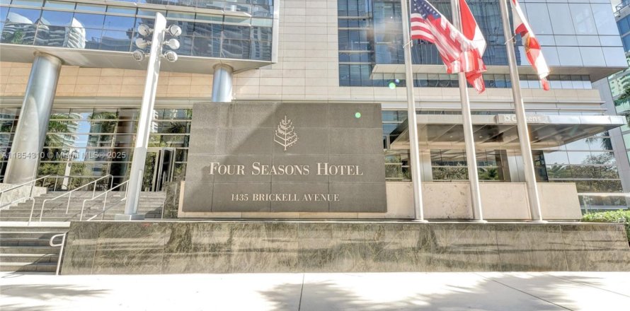 Studio in the Condo in Miami, Florida  № 2022604