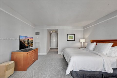 Condo in Miami, Florida  № 2022604 - photo 11