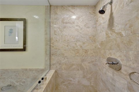 Condo in Miami, Florida  № 2022604 - photo 17