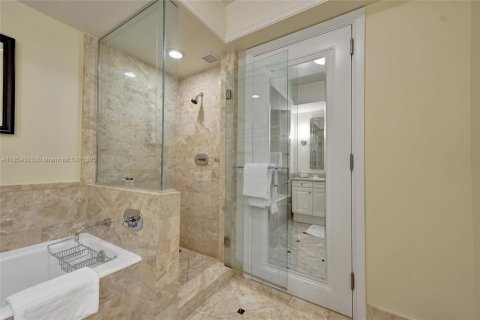 Condo in Miami, Florida  № 2022604 - photo 16