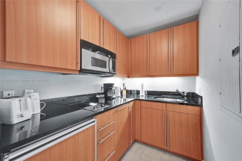 Condo in Miami, Florida  № 2022604 - photo 20