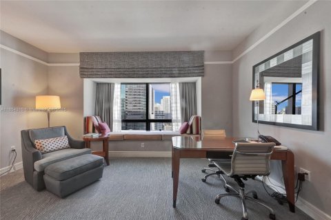 Condo in Miami, Florida  № 2022604 - photo 3