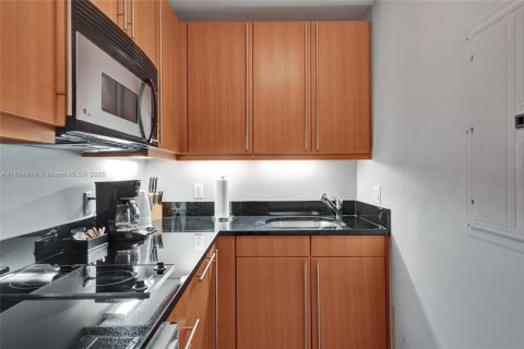 Condo in Miami, Florida  № 2022604 - photo 21