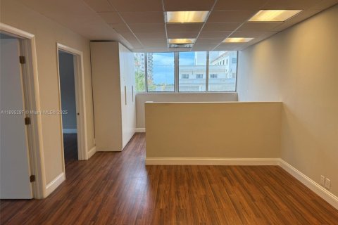 Commercial property in Coral Gables, Florida № 2158440 - photo 3