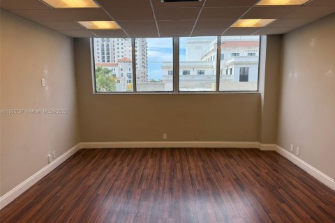 Commercial property in Coral Gables, Florida № 2158440 - photo 5