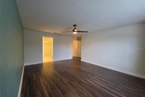 Townhouse in Oviedo, Florida 3 bedrooms, 173.91 sq.m. № 2138686 - photo 13