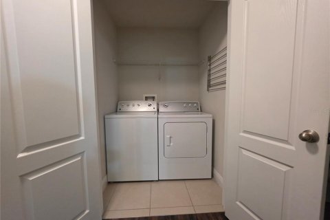 Townhouse in Oviedo, Florida 3 bedrooms, 173.91 sq.m. № 2138686 - photo 20