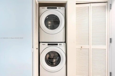 Condo in Doral, Florida, 1 bedroom  № 2012771 - photo 21