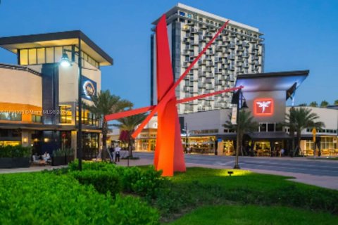 Condo in Doral, Florida, 1 bedroom  № 2012771 - photo 17