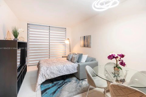 Condo in Doral, Florida, 1 bedroom  № 2012771 - photo 5