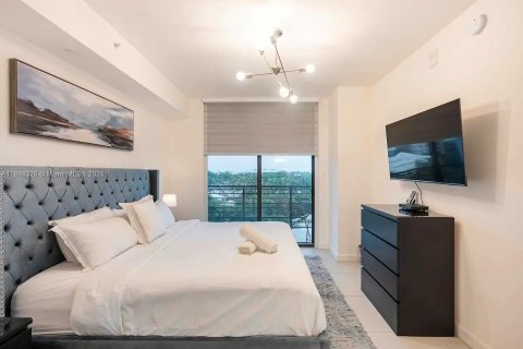 Condo in Doral, Florida, 1 bedroom  № 2012771 - photo 2