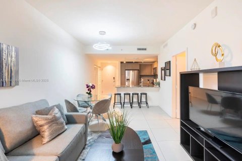 Condo in Doral, Florida, 1 bedroom  № 2012771 - photo 4