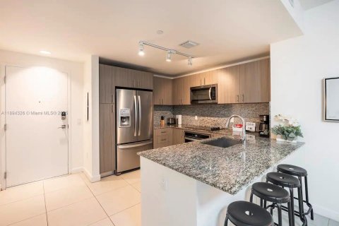 Condo in Doral, Florida, 1 bedroom  № 2012771 - photo 7