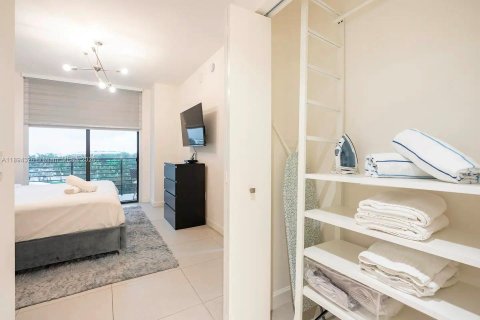 Condo in Doral, Florida, 1 bedroom  № 2012771 - photo 3