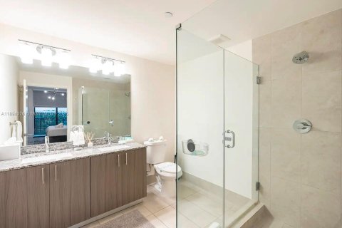 Condo in Doral, Florida, 1 bedroom  № 2012771 - photo 18