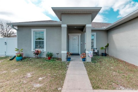 House in Kissimmee, Florida 4 bedrooms, 173.73 sq.m. № 2150660 - photo 2