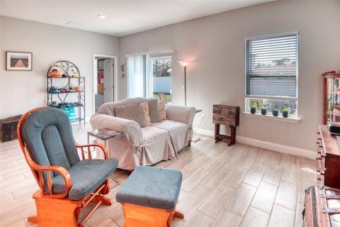House in Kissimmee, Florida 4 bedrooms, 173.73 sq.m. № 2150660 - photo 6