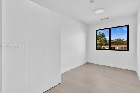 Townhouse in Miami, Florida 4 bedrooms, 248.14 sq.m. № 1994093 - photo 23