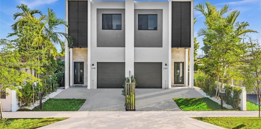 Townhouse in Miami, Florida 4 bedrooms, 248.14 sq.m. № 1994093