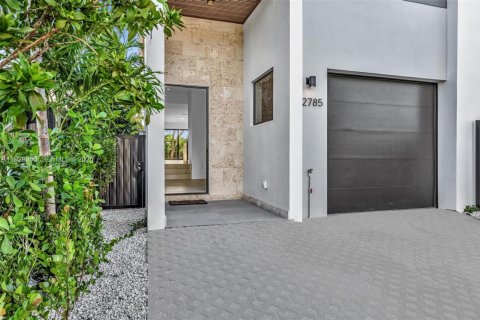 Townhouse in Miami, Florida 4 bedrooms, 248.14 sq.m. № 1994093 - photo 4