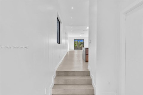 Townhouse in Miami, Florida 4 bedrooms, 248.14 sq.m. № 1994093 - photo 6