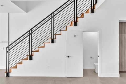 Townhouse in Miami, Florida 4 bedrooms, 248.14 sq.m. № 1994093 - photo 15