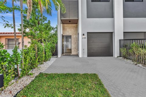 Townhouse in Miami, Florida 4 bedrooms, 248.14 sq.m. № 1994093 - photo 3