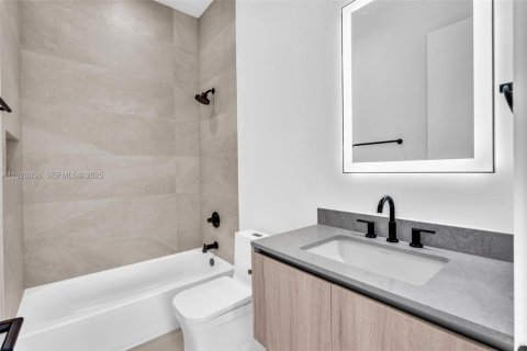 Townhouse in Miami, Florida 4 bedrooms, 248.14 sq.m. № 1994093 - photo 27