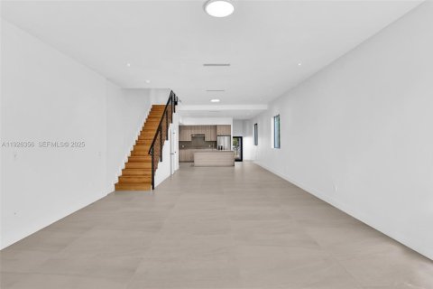 Townhouse in Miami, Florida 4 bedrooms, 248.14 sq.m. № 1994093 - photo 21