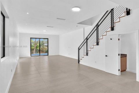 Townhouse in Miami, Florida 4 bedrooms, 248.14 sq.m. № 1994093 - photo 18