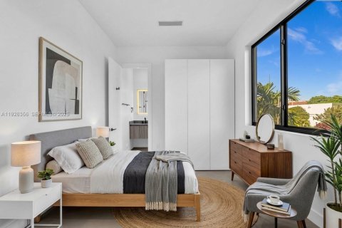 Townhouse in Miami, Florida 4 bedrooms, 248.14 sq.m. № 1994093 - photo 30