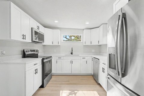 House in Hudson, Florida 3 bedrooms, 132.57 sq.m. № 2166838 - photo 8