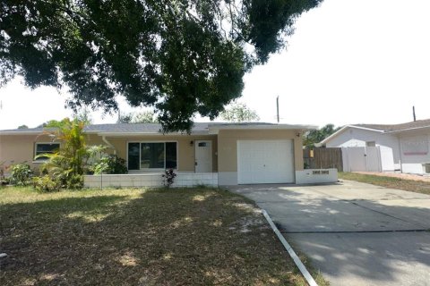 Casa en venta en Saint Petersburg, Florida, 3 dormitorios, 124.77 m2 № 1789958 - foto 1