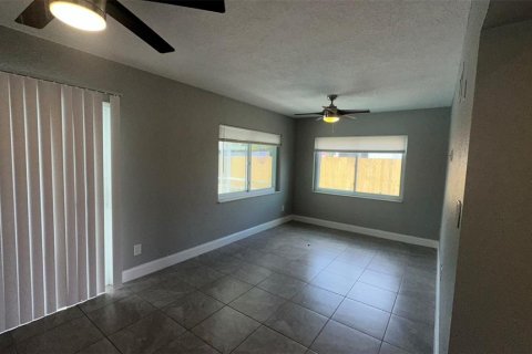 Casa en venta en Saint Petersburg, Florida, 3 dormitorios, 124.77 m2 № 1789958 - foto 3