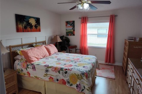 Condo in Zephyrhills, Florida, 2 bedrooms  № 2396283 - photo 5