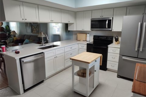 Condo in Zephyrhills, Florida, 2 bedrooms  № 2396283 - photo 2