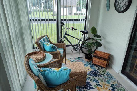 Condo in Zephyrhills, Florida, 2 bedrooms  № 2396283 - photo 18