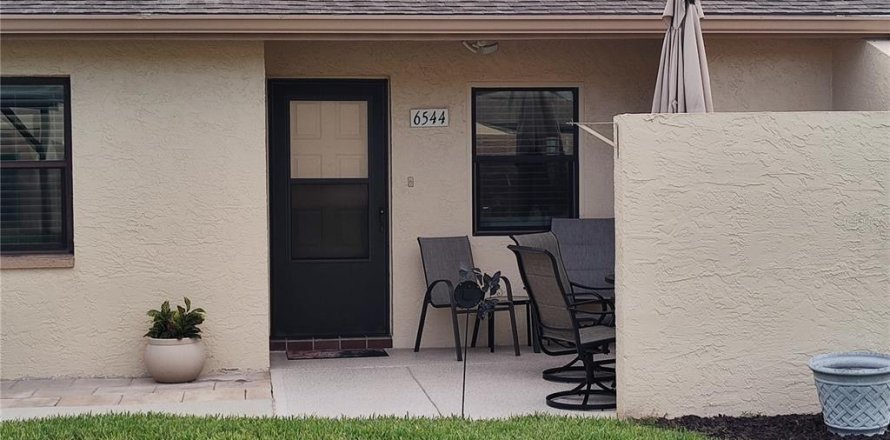Condo in Zephyrhills, Florida, 2 bedrooms  № 2396283