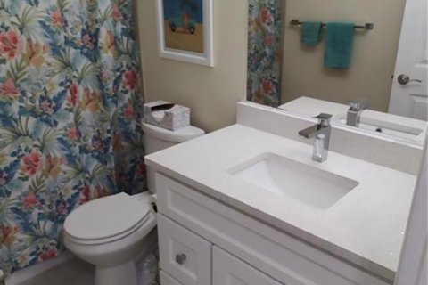 Condo in Zephyrhills, Florida, 2 bedrooms  № 2396283 - photo 13