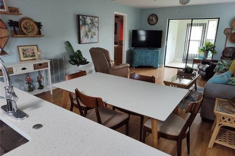 Condo in Zephyrhills, Florida, 2 bedrooms  № 2396283 - photo 3