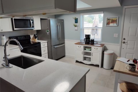 Condo in Zephyrhills, Florida, 2 bedrooms  № 2396283 - photo 21