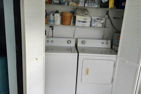 Condo in Zephyrhills, Florida, 2 bedrooms  № 2396283 - photo 17