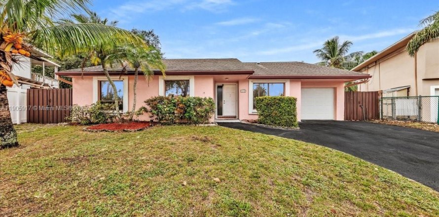 Дом в Дейви, Флорида 3 спальни, 183.2м2 № 1957035