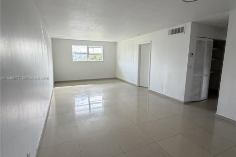 Снять в аренду кондоминиум в Халландейл-Бич, Флорида 2 спальни, 92.9м2, № 2004877 - фото 6