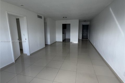 Снять в аренду кондоминиум в Халландейл-Бич, Флорида 2 спальни, 92.9м2, № 2004877 - фото 8