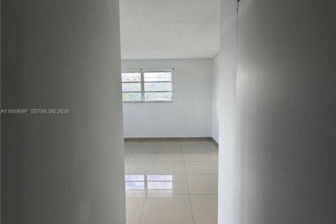 Снять в аренду кондоминиум в Халландейл-Бич, Флорида 2 спальни, 92.9м2, № 2004877 - фото 9