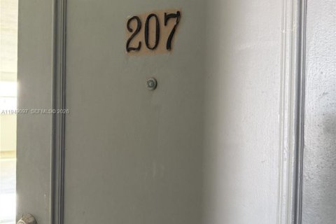 Снять в аренду кондоминиум в Халландейл-Бич, Флорида 2 спальни, 92.9м2, № 2004877 - фото 5